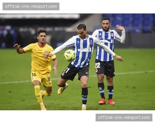 热那亚0-0闷平乌迪内斯，双方门将各献神扑